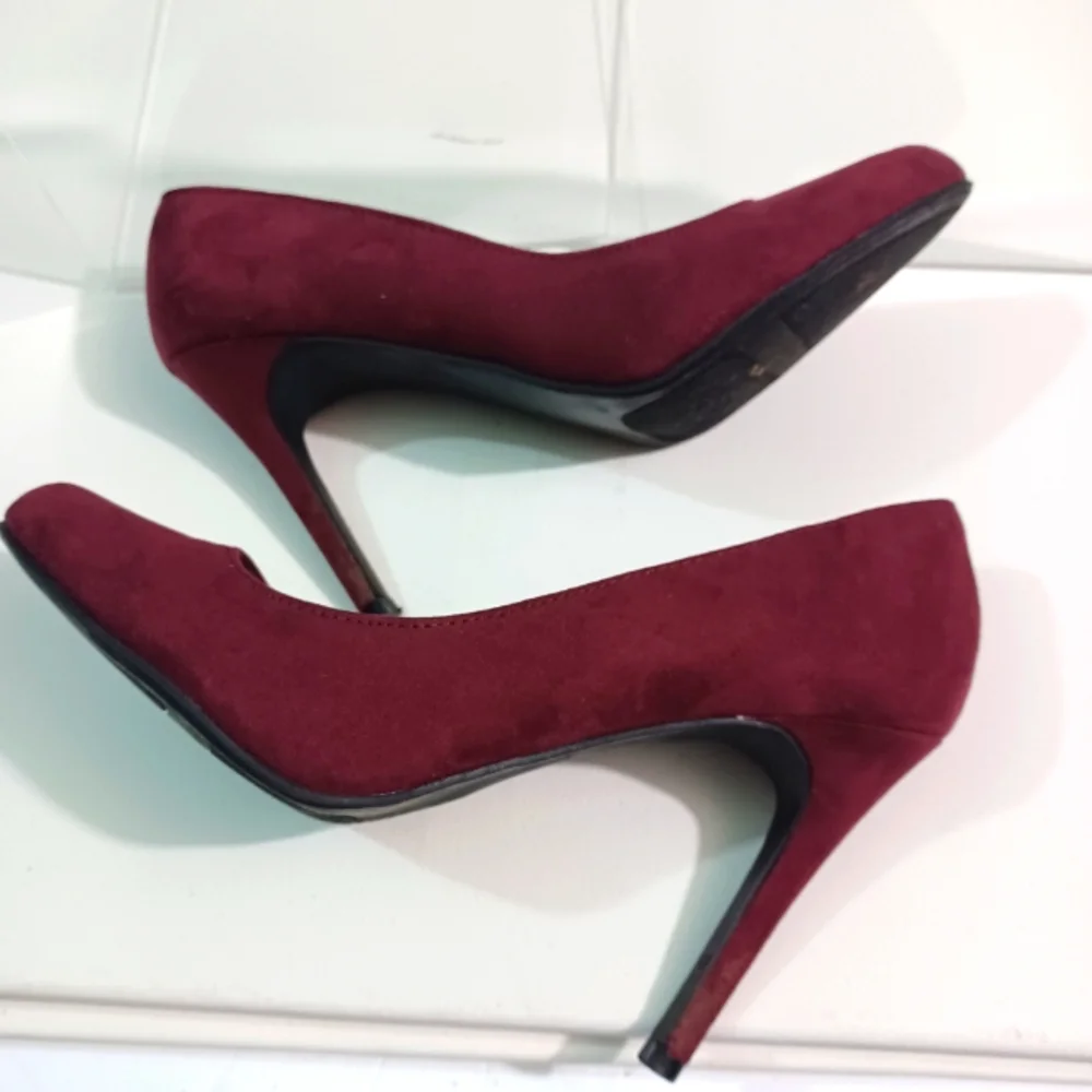 LC Lauren Conrad Slip-on Pumps, Size:9M, Color: Burgundy